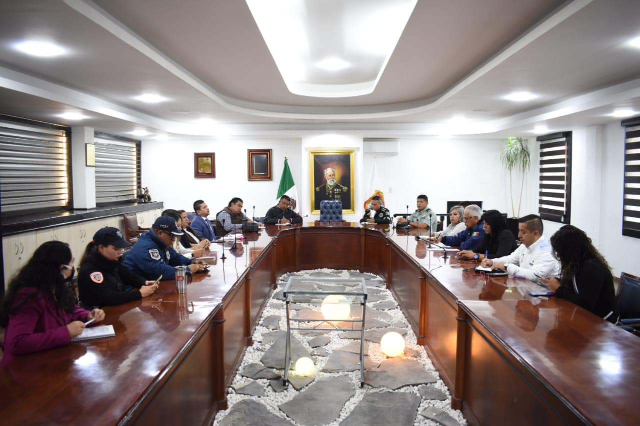 1684872498 536 Durante la reunion de la Mesa por la Paz los