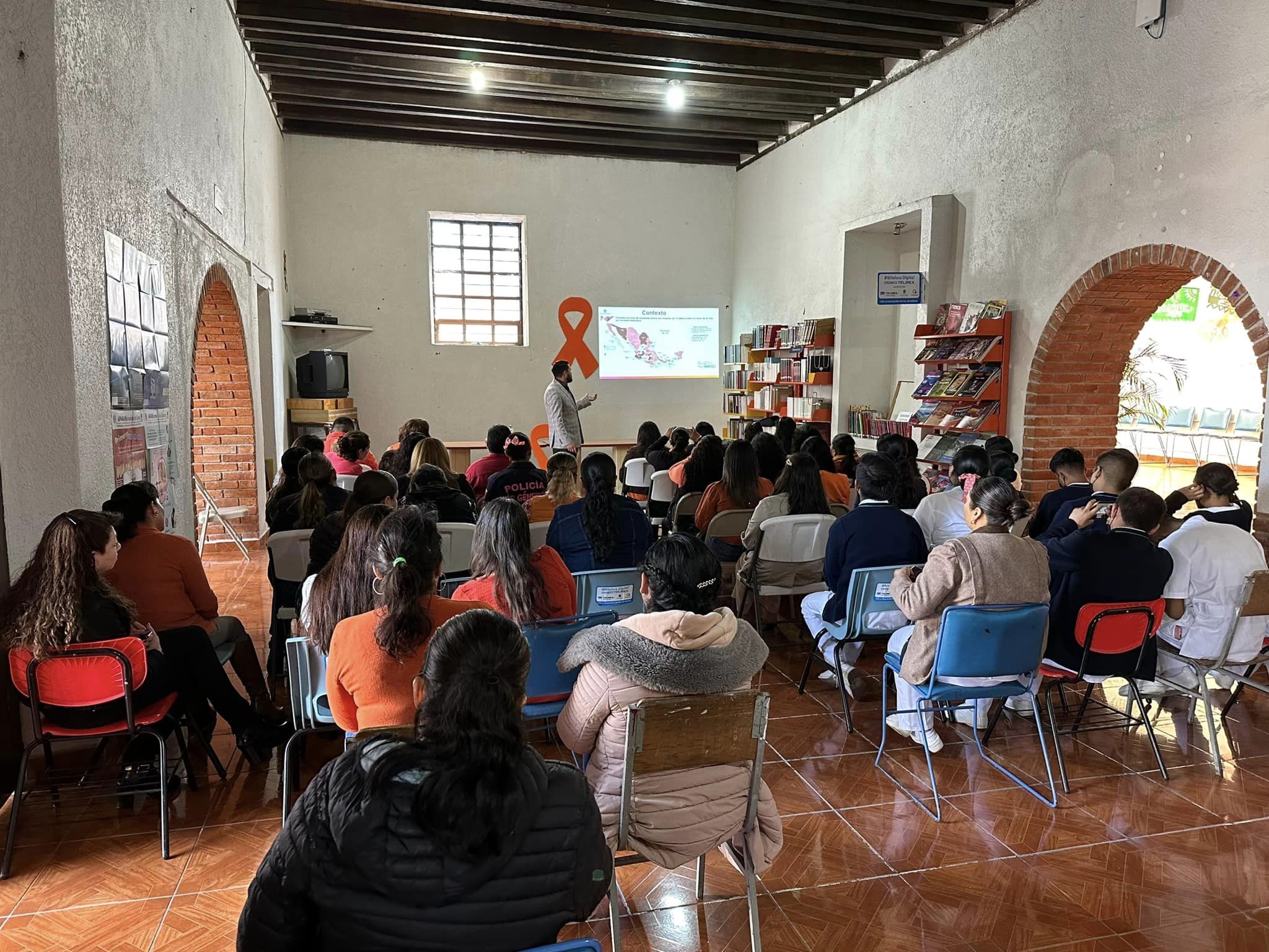 1685050591 363 En el marco del Dia Naranja se realizo una ponencia