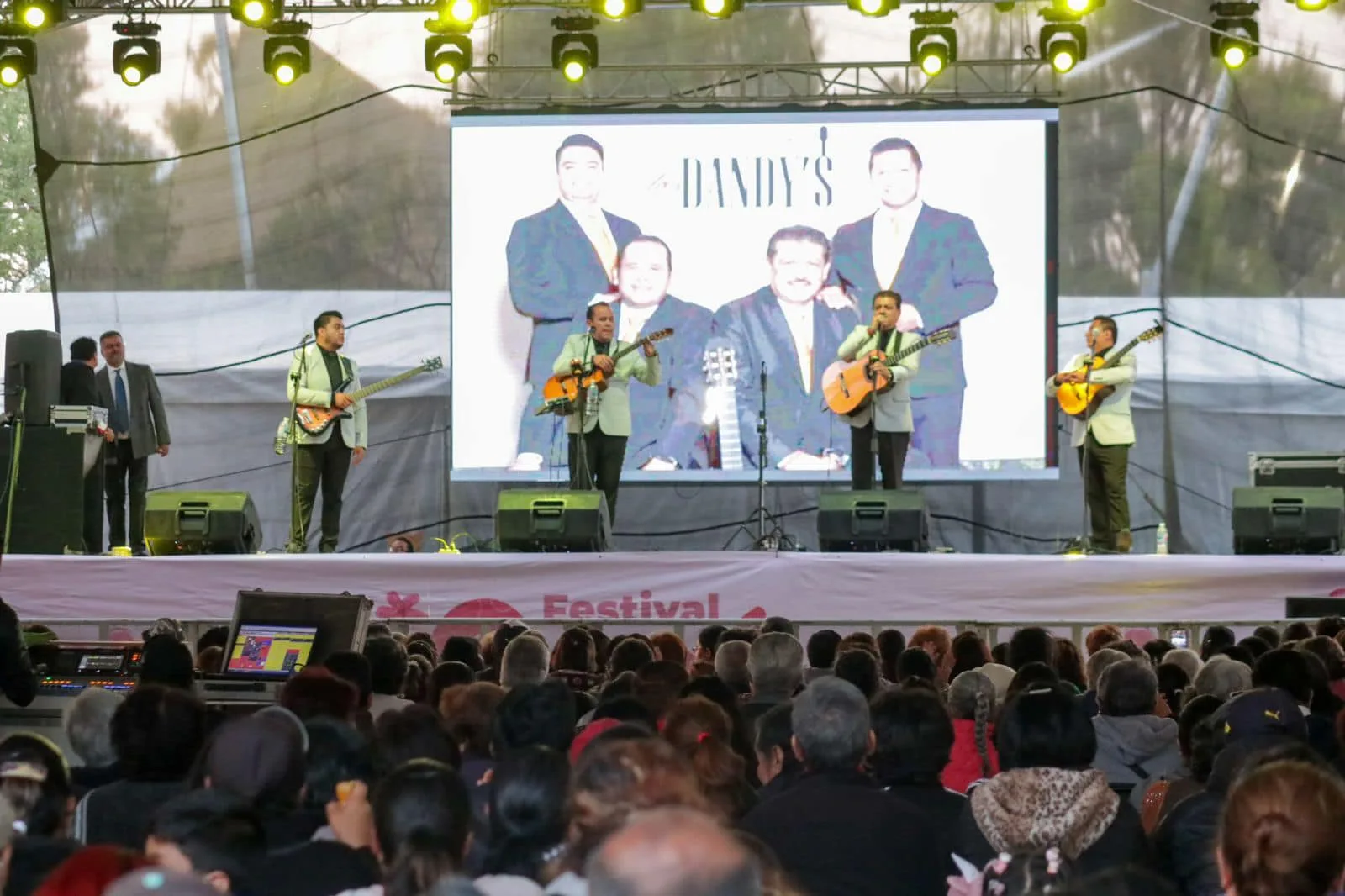 Festejamos a las mamas de Metepec con Los Dandys Los jpg