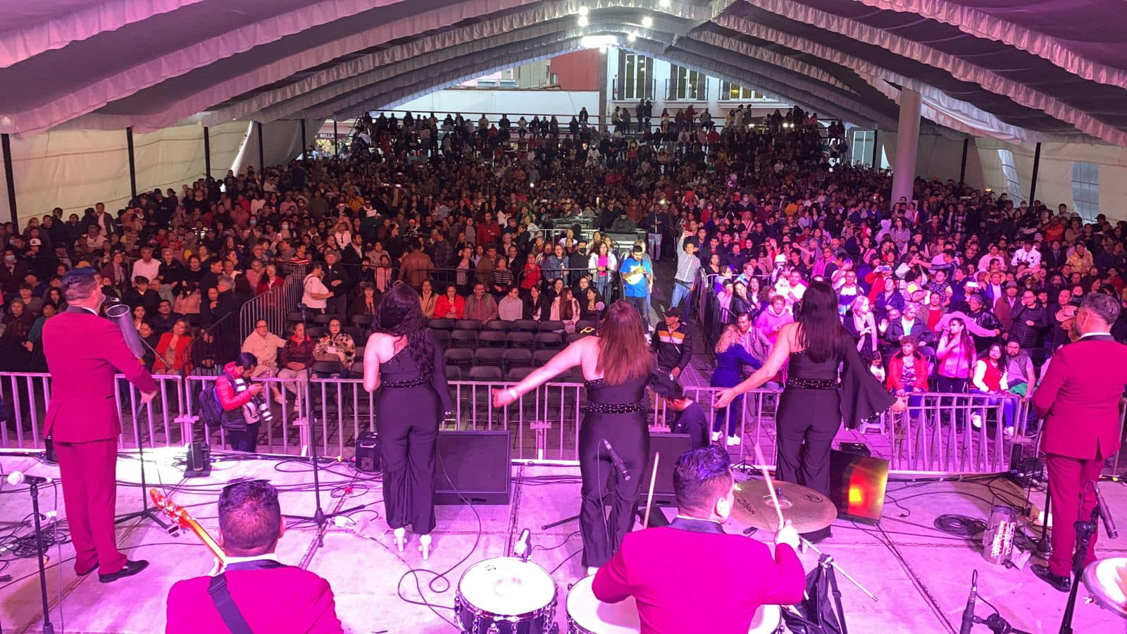 Moviendo el bote en la Plaza Juarez con La Sonora