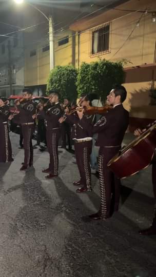 Seguimos con las serenatas para las mamas