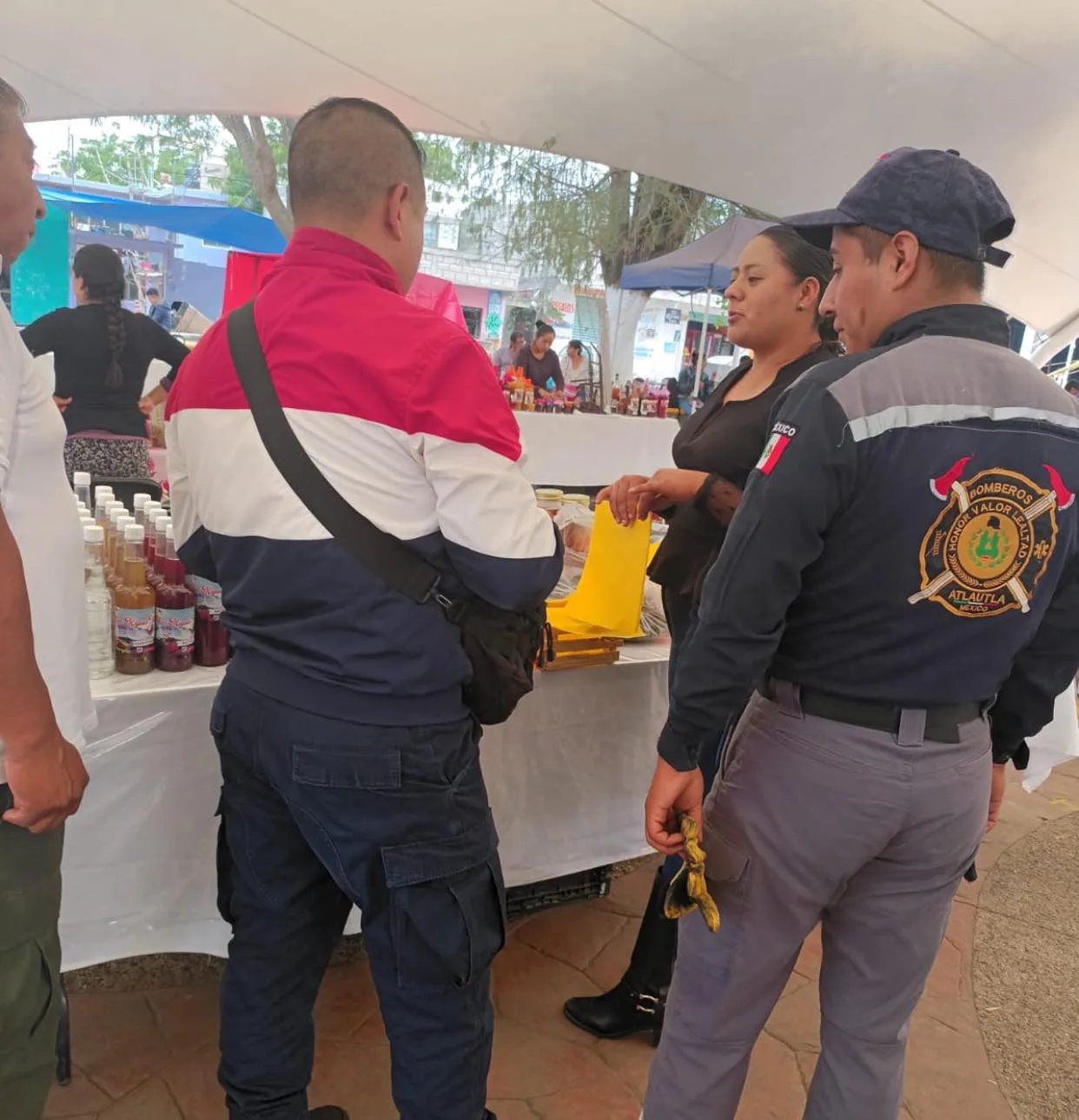 TuSeguridadEsNuestraPrioridad Elementos de Proteccion Civil y Bomberos real jpg