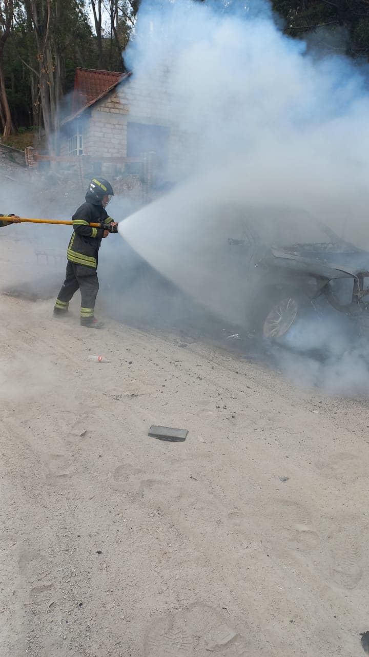 1685719645 493 Bomberos atienden Reporte de Incendio de Vehiculo Carretera Panoramica a