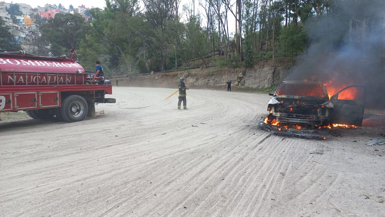 1685719650 459 Bomberos atienden Reporte de Incendio de Vehiculo Carretera Panoramica a