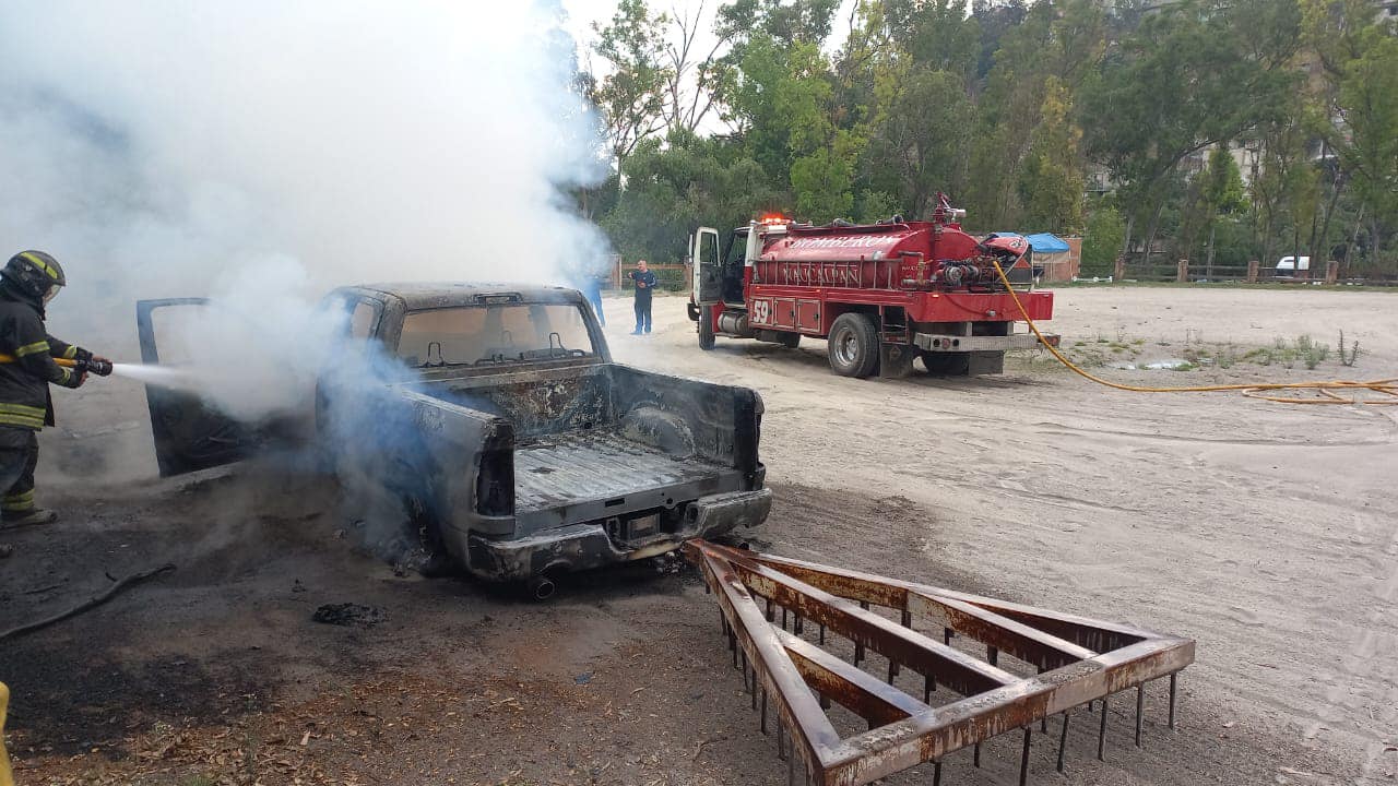 1685719693 Bomberos atienden Reporte de Incendio de Vehiculo Carretera Panoramica a