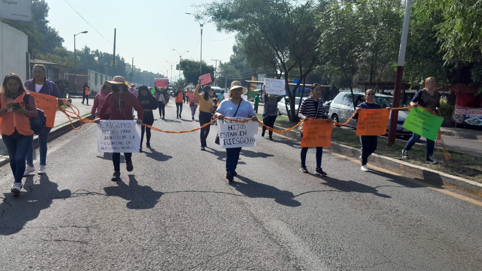 1685720902 931 Padres de familia que demandan al Instituto Mexiquense de Infraestructura