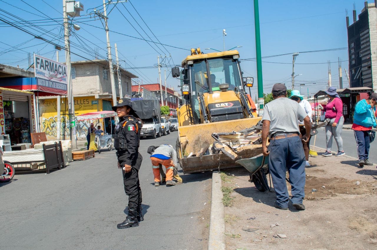 1685881957 536 GOBIERNO DE CHIMALHUACAN REALIZA JORNADA DE LIMPIEZA SABATINA EN AVENIDA