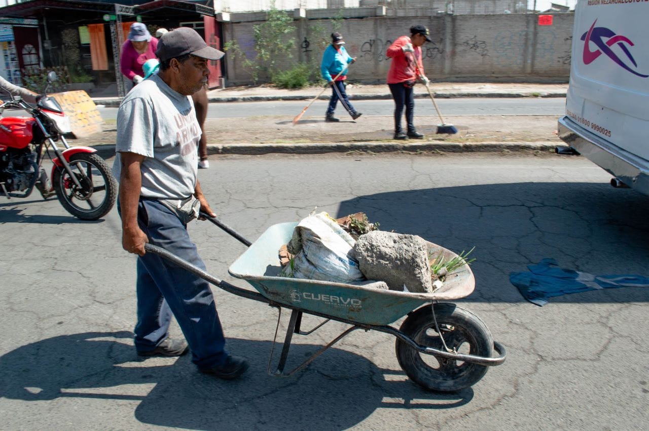 1685881966 255 GOBIERNO DE CHIMALHUACAN REALIZA JORNADA DE LIMPIEZA SABATINA EN AVENIDA