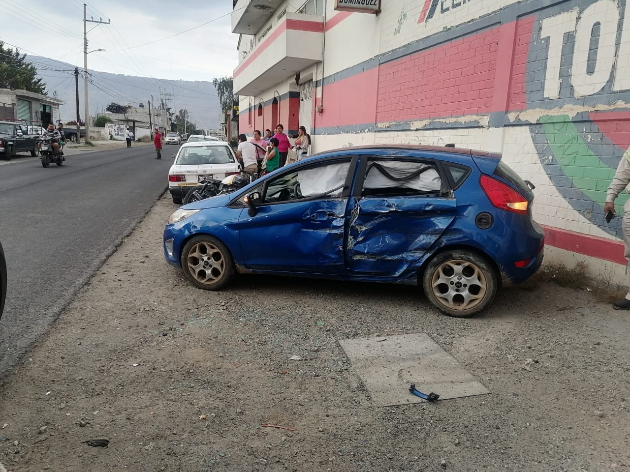 1686139763 739 Precaucion Elementos de Proteccion Civil y Policia Municipal atienden accidente