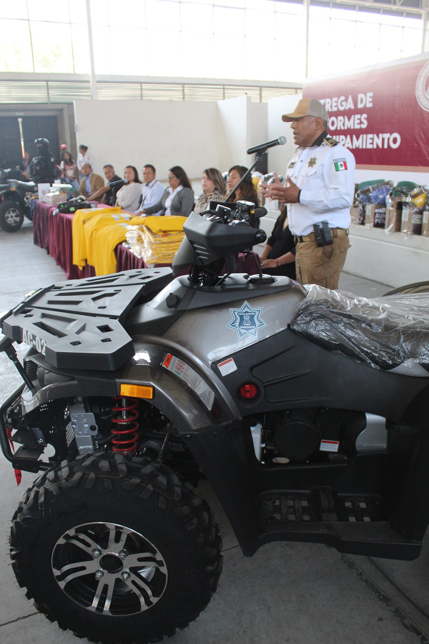 1686234086 7 GOBIERNO DE CHIMALHUACAN ENTREGA UNIFORMES Y EQUIPAMIENTO A DIVERSAS AREAS