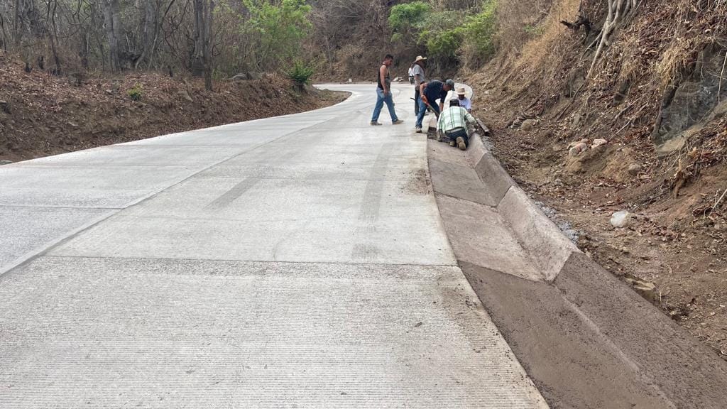 1686267324 894 Se avanza en pavimentacion con concreto hidraulico de la comunidad