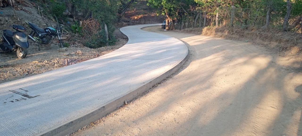 1686341970 384 Construyendo tramo carretero con concreto hidraulico de la comunidad de