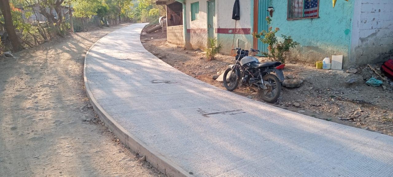 1686342027 Construyendo tramo carretero con concreto hidraulico de la comunidad de