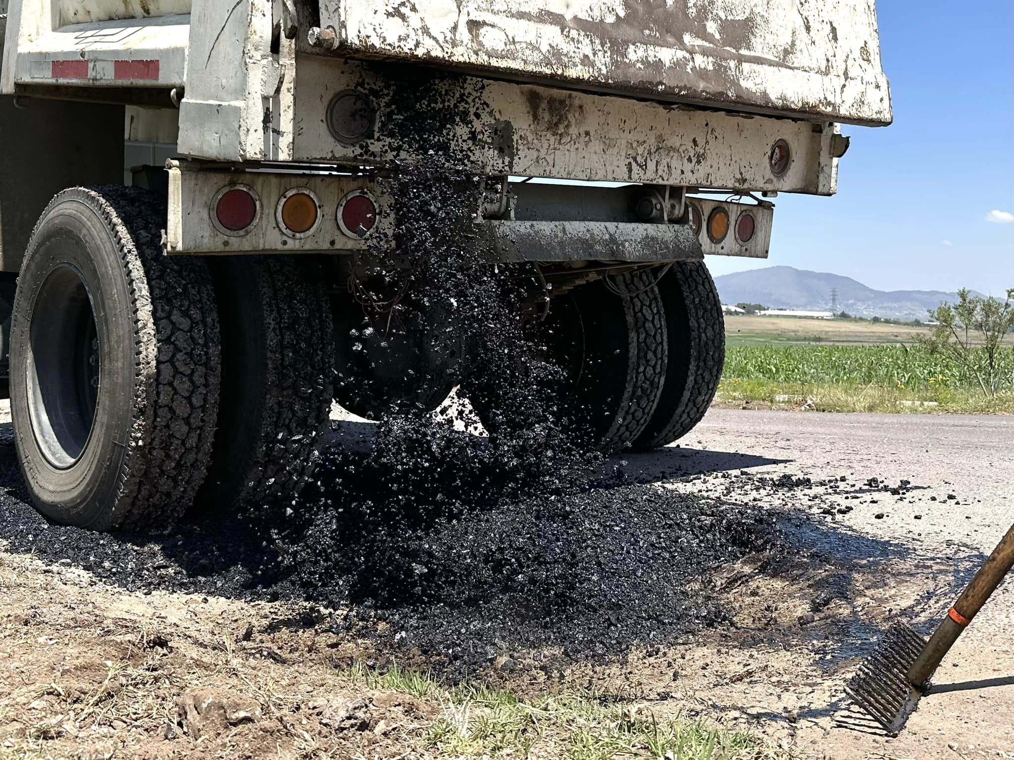 1686487356 366 Damos mantenimiento a las vias de comunicacion del Municipio continuamos