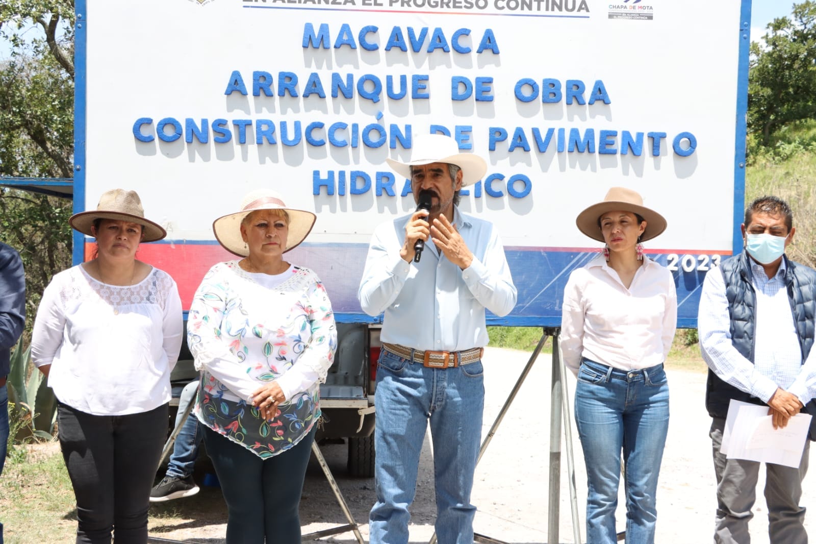 1686502817 617 ArranquedeObra El Profr A Pastor Cruz Garcia Presidente Municipal en