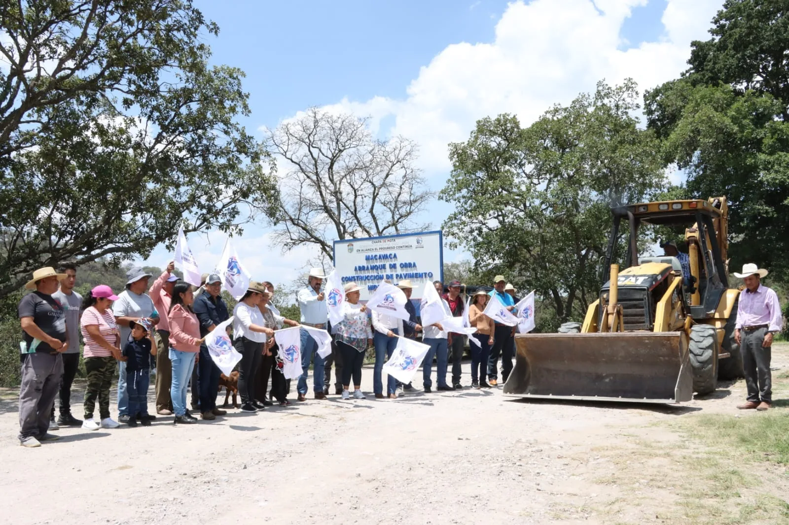 1686502864 ArranquedeObra El Profr A Pastor Cruz Garcia Presidente Municipal en jpg