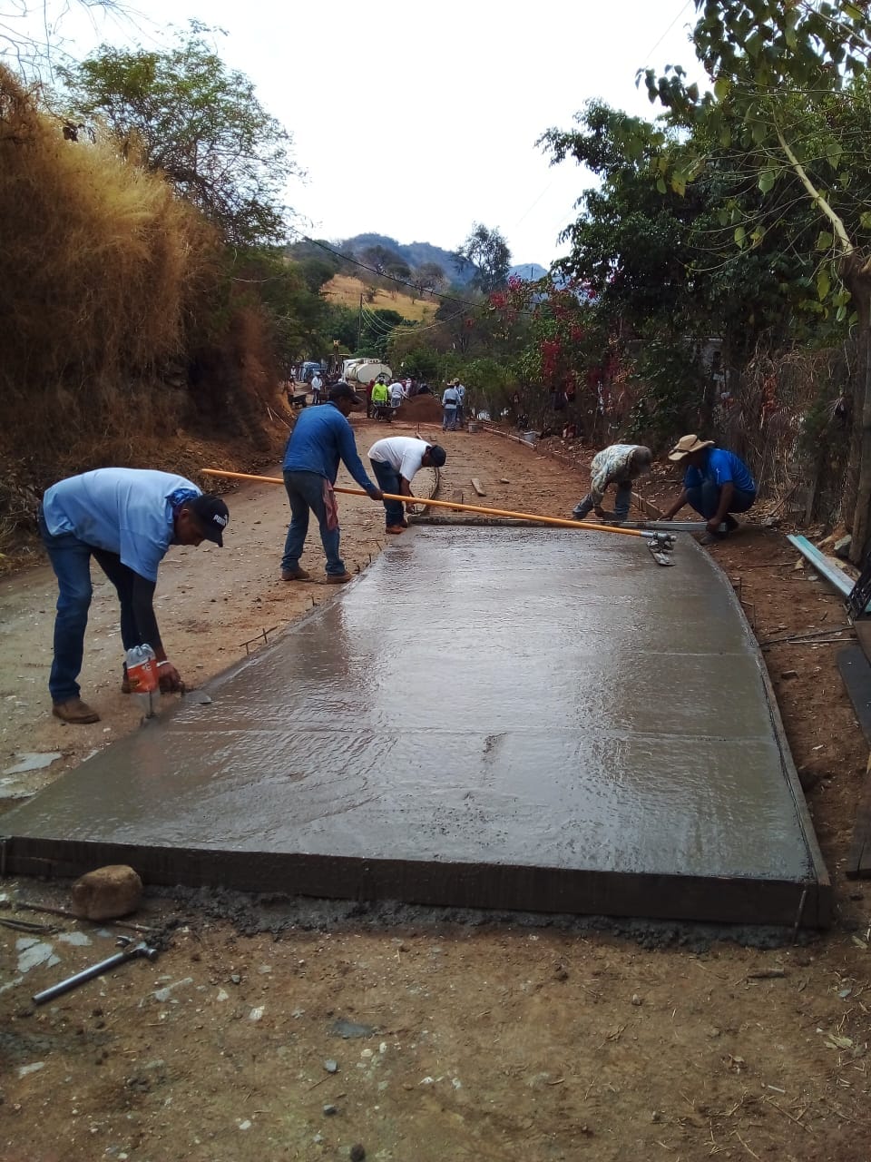 1686590724 894 Estamos trabajando en la construccion del concreto hidraulico de 142