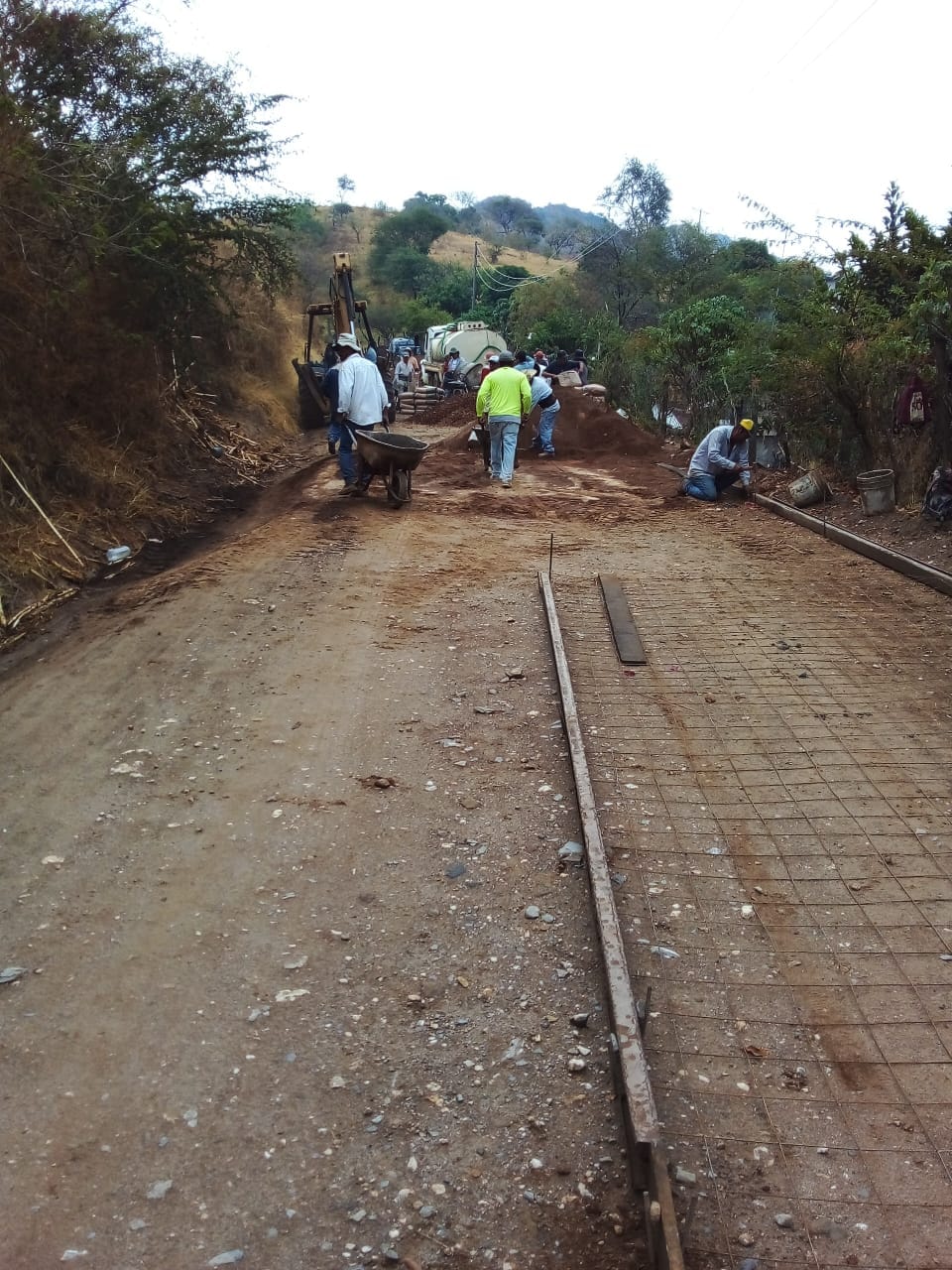 1686590730 260 Estamos trabajando en la construccion del concreto hidraulico de 142