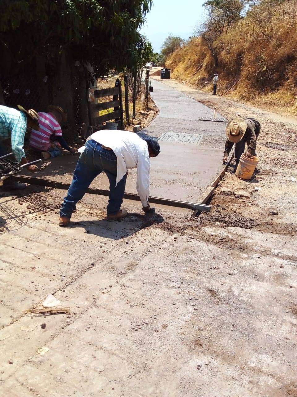 1686590737 14 Estamos trabajando en la construccion del concreto hidraulico de 142