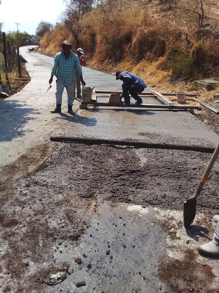 1686590776 Estamos trabajando en la construccion del concreto hidraulico de 142