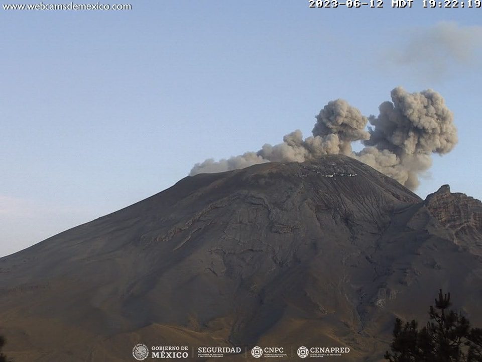 1686692420 751 EL VOLCAN POPOCATEPETL PERMANECE EN AMARILLO