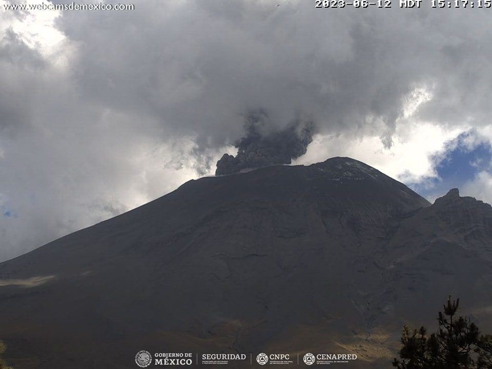 1686692426 95 EL VOLCAN POPOCATEPETL PERMANECE EN AMARILLO