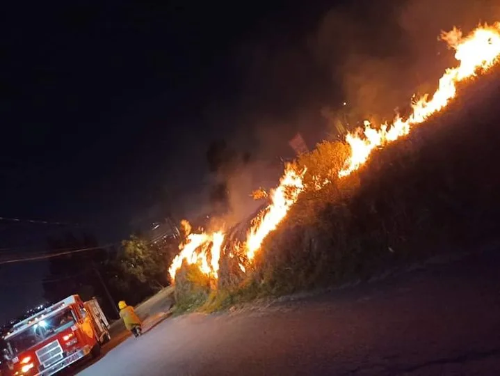 1686839093 Incendio controlado en Loma Larga jpg