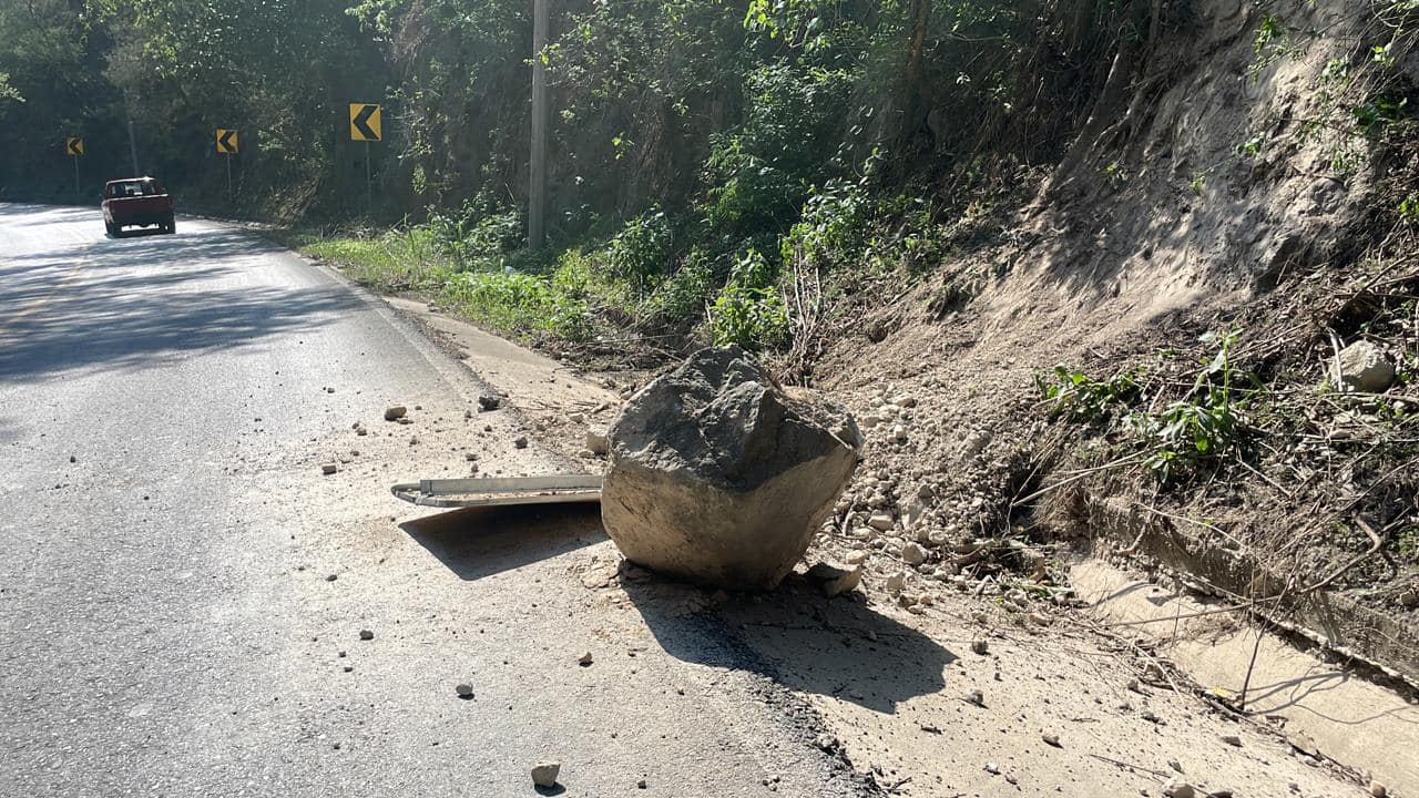 1686927481 MANEJA CON PRECAUCION Sobre la carretera federal rumbo a El