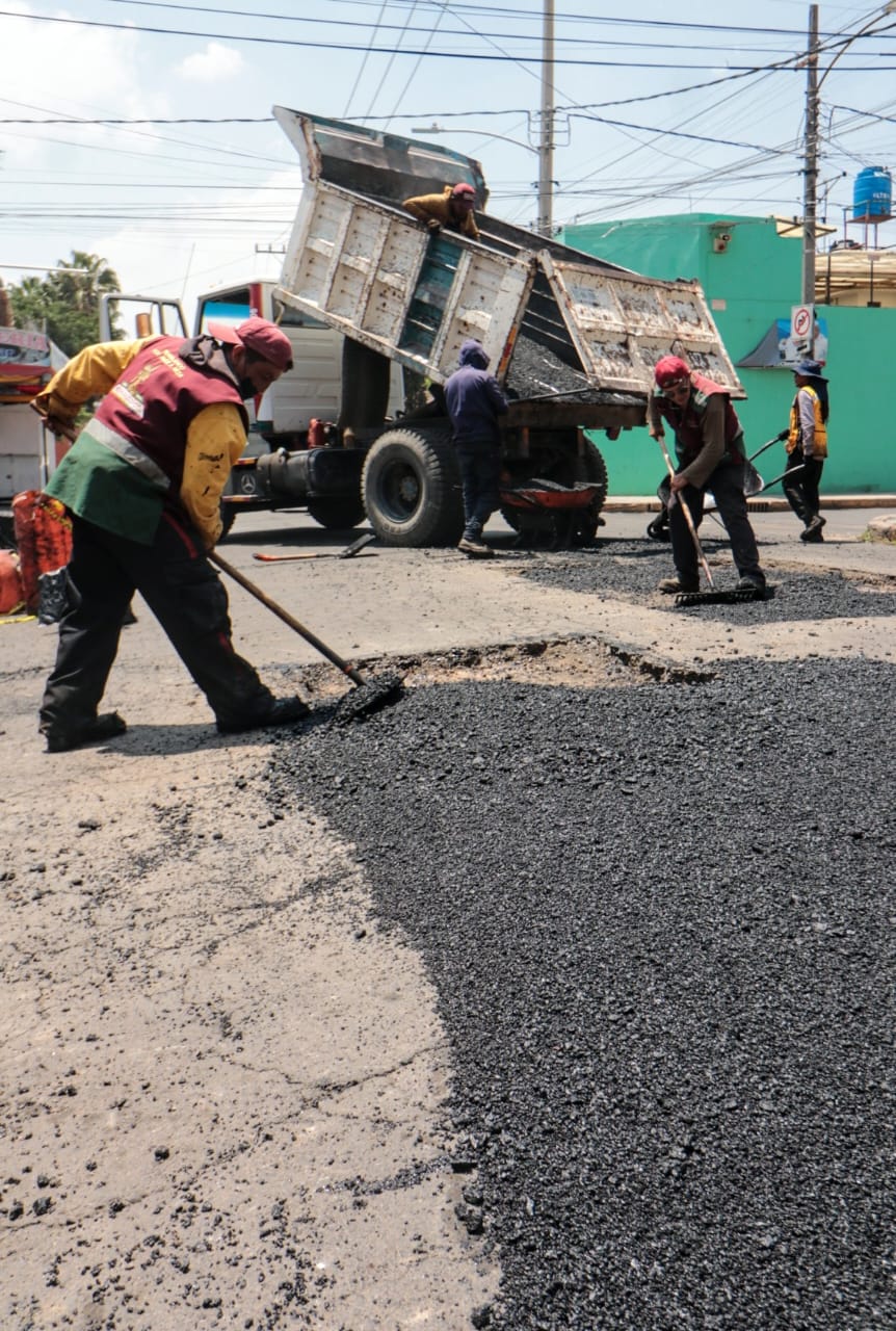 1686947006 182 ObrasPublicas Continuamos trabajando en la rehabilitacion de calles y