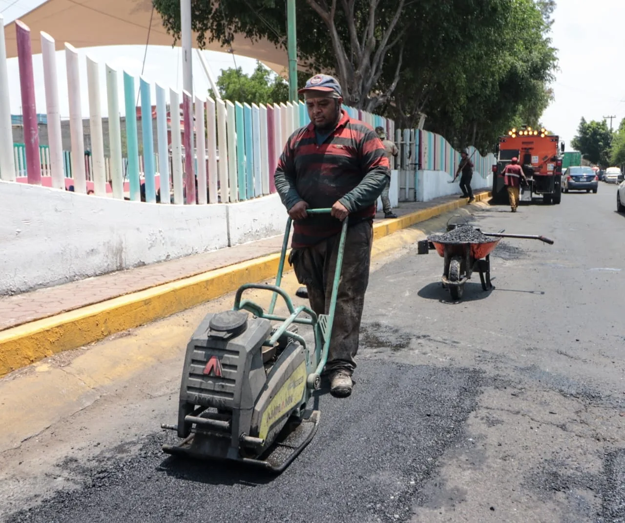 1686947059 ObrasPublicas Continuamos trabajando en la rehabilitacion de calles y jpg