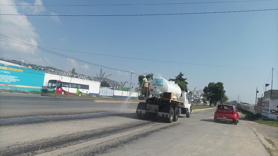 1686954510 942 Realizamos labores de riego sobre el Boulevard Narciso Bassols principalmente