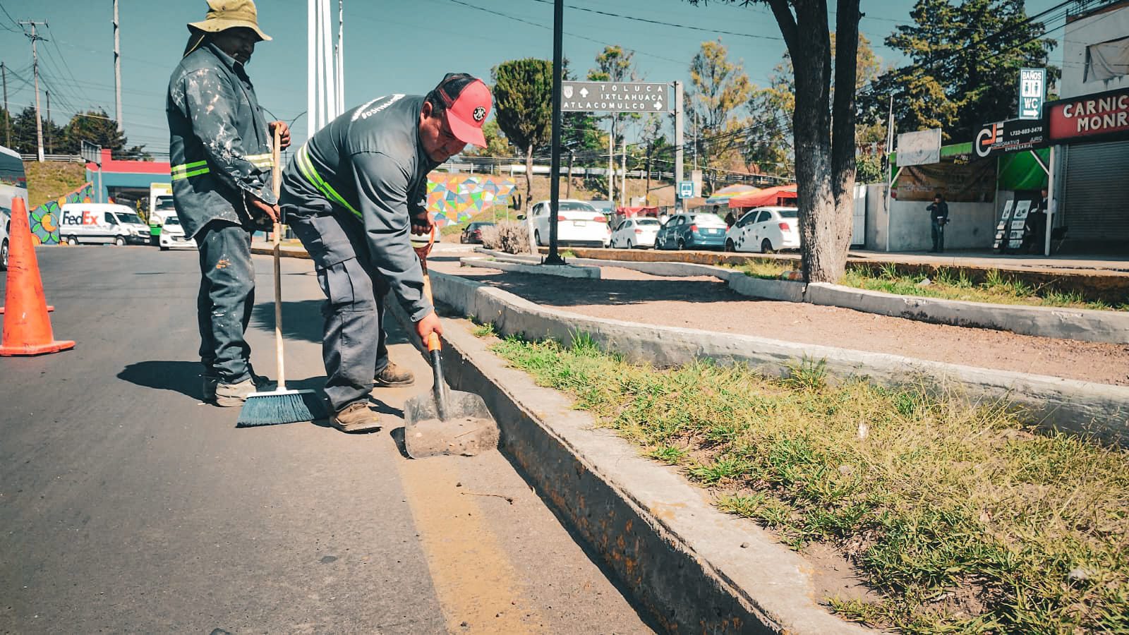 1687121955 176 ServiciosPublicos Rehabilitamos la pintura de guarniciones del Andador Cultur