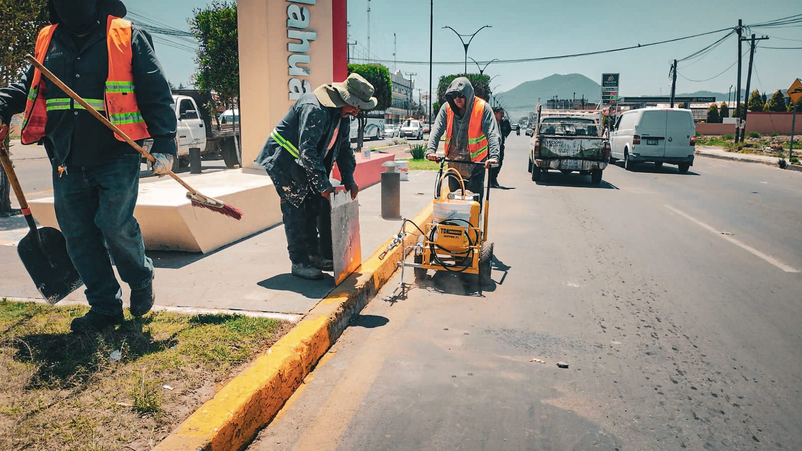 1687121964 493 ServiciosPublicos Rehabilitamos la pintura de guarniciones del Andador Cultur