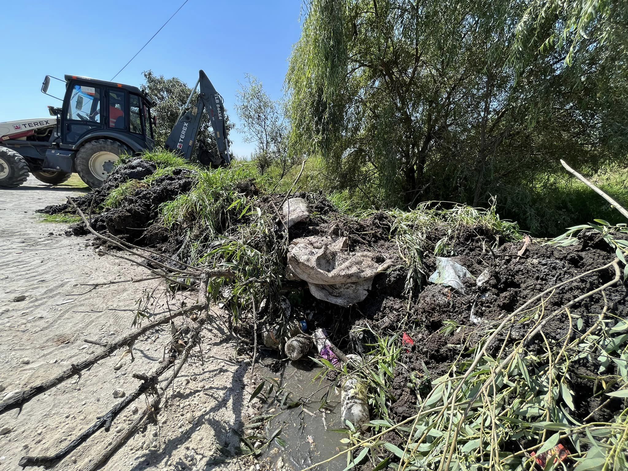 1687204110 707 Estamos realizando el desazolve del canal que esta rumbo a