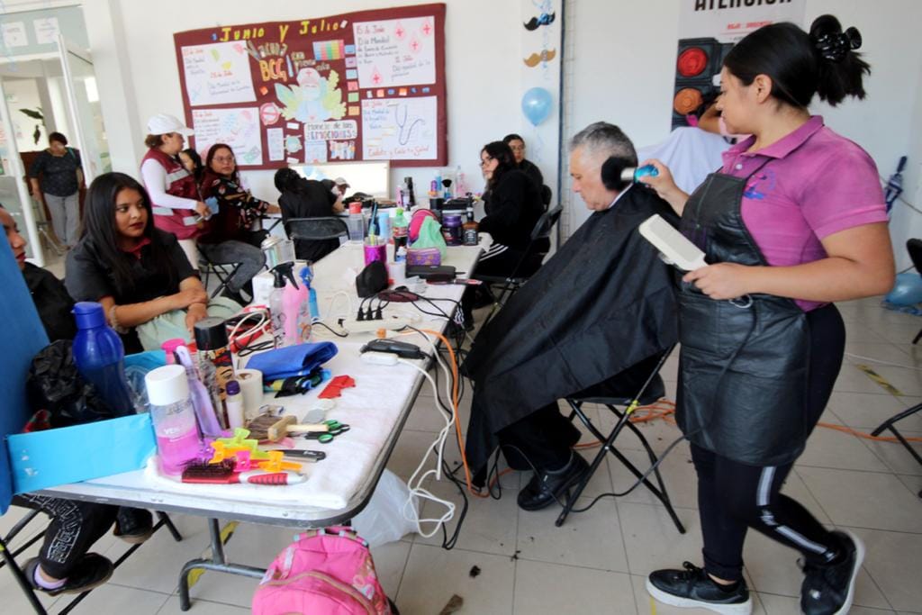 1687213525 533 GRAN EXITO EN LA JORNADA DE BELLEZA PARA FAMILIAS CON