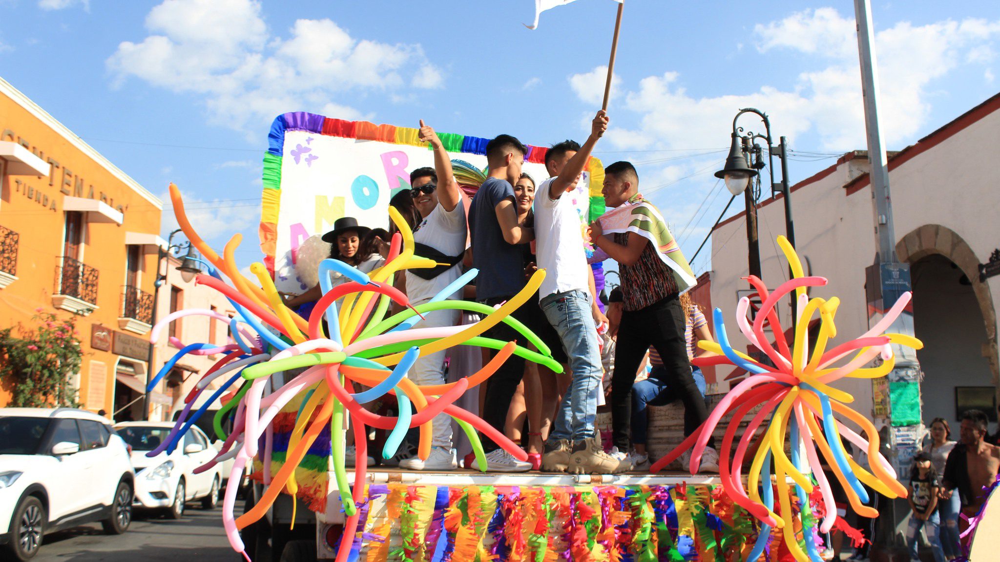 1687215929 547 Asi vivimos la Segunda Marcha del OrgulloLGBT en coordinacion con