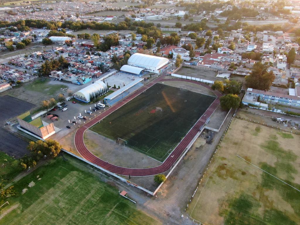 1687295241 Mantenimiento de nuestras canchas Con el proposito de mejorar