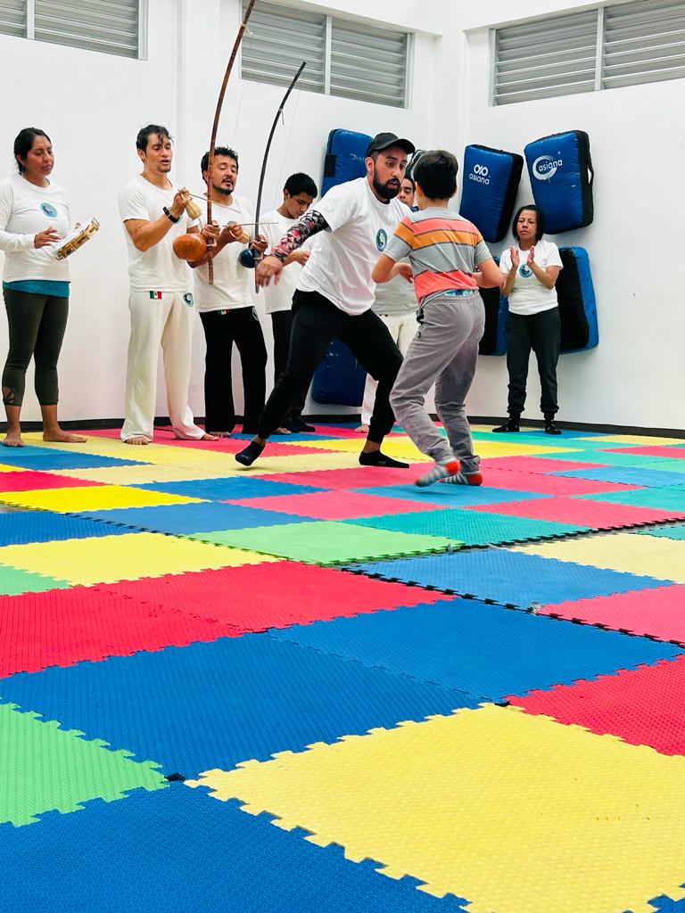 1687352793 883 Forma parte de las clases de capoeira que el Polideportivo