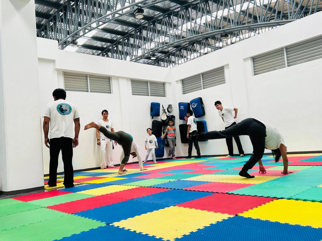 1687352809 150 Forma parte de las clases de capoeira que el Polideportivo