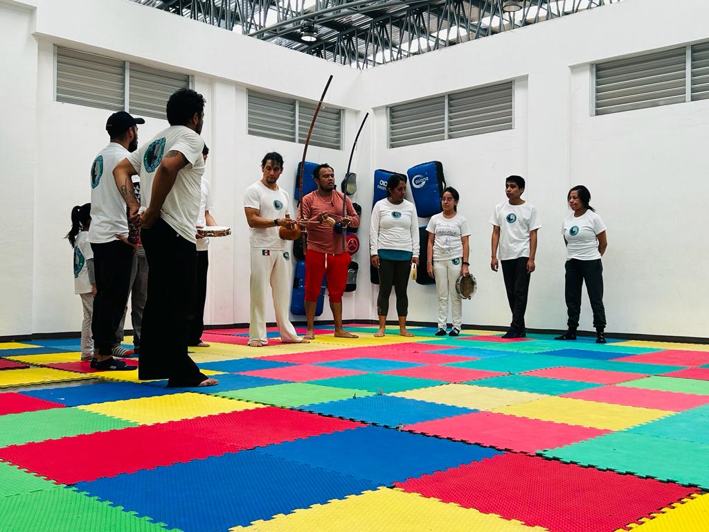 1687352849 Forma parte de las clases de capoeira que el Polideportivo