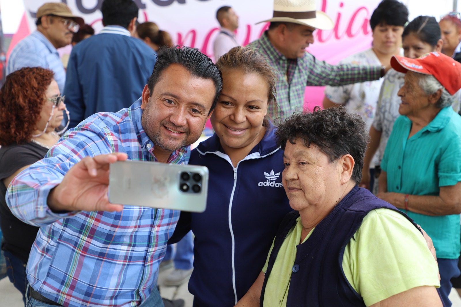 1687386925 824 En el fraccionamiento San Francisco Cascantitla el presidente municipal Aldo