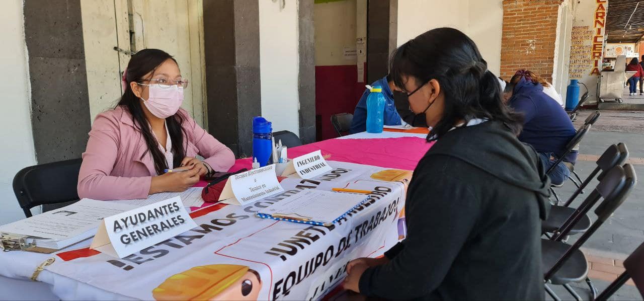 1687445467 Este dia se llevo a cabo la feria del empleo