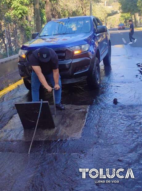 1687451548 439 FUGA Ya nos encontramos atendiendo la fuga de agua de