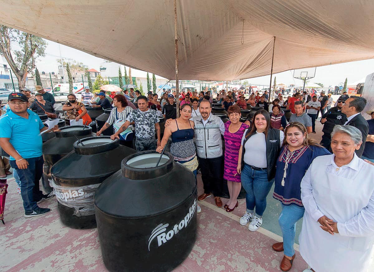 1687521628 945 Entregamos tinacos en la colonia UAM para continuar apoyando a