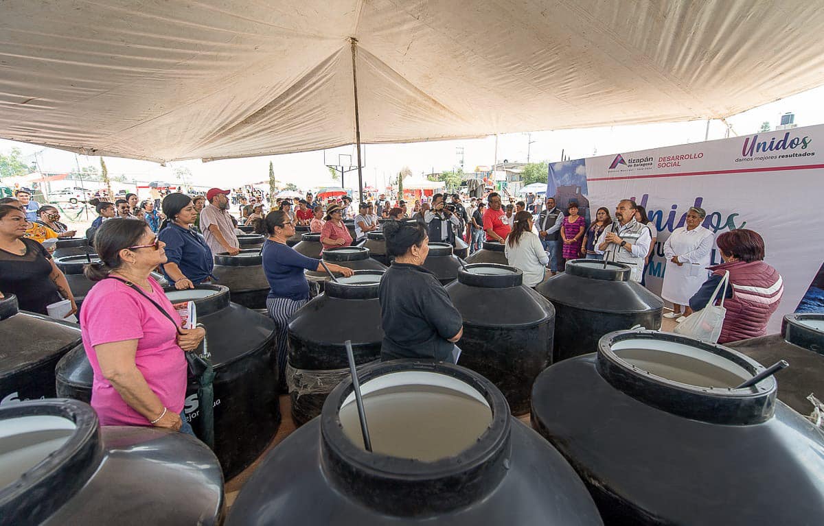 1687521636 161 Entregamos tinacos en la colonia UAM para continuar apoyando a