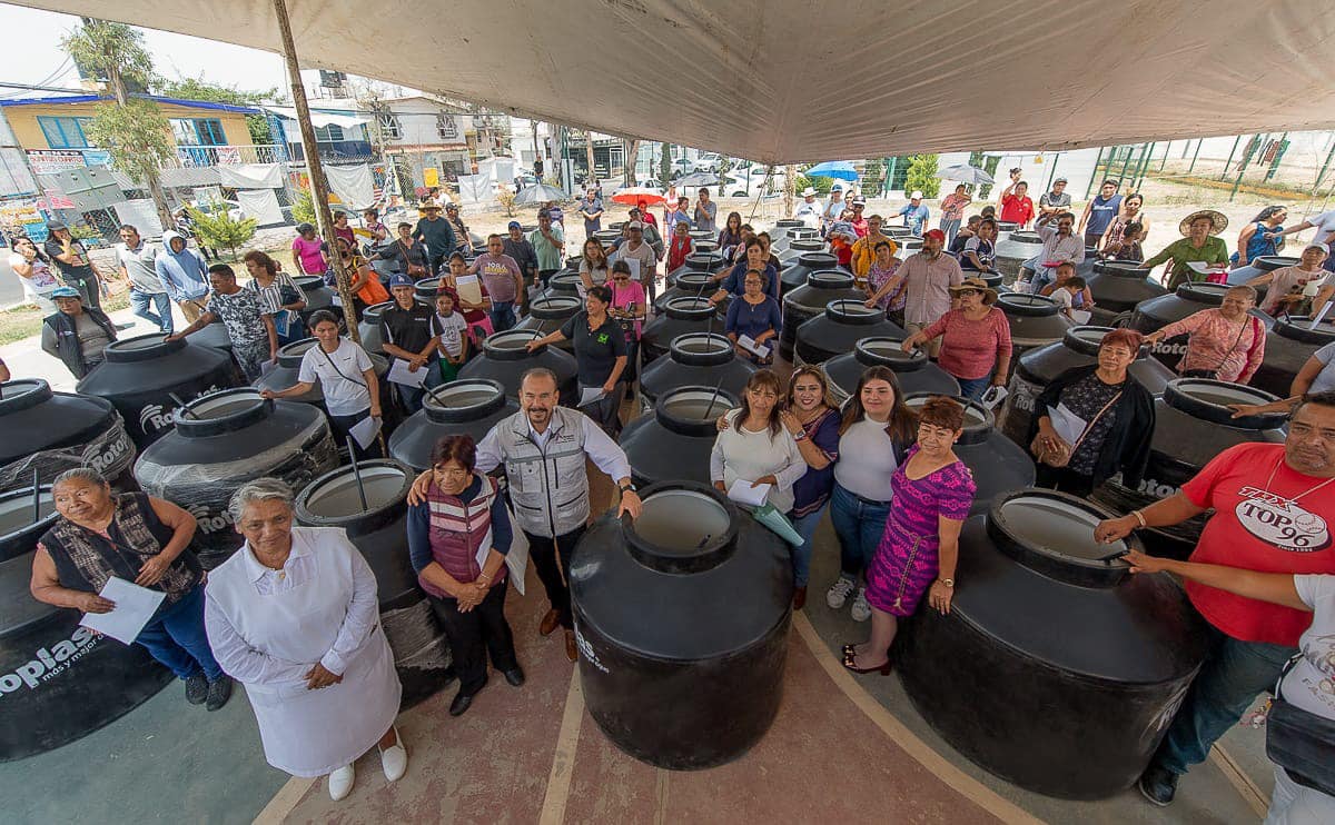 1687521645 564 Entregamos tinacos en la colonia UAM para continuar apoyando a