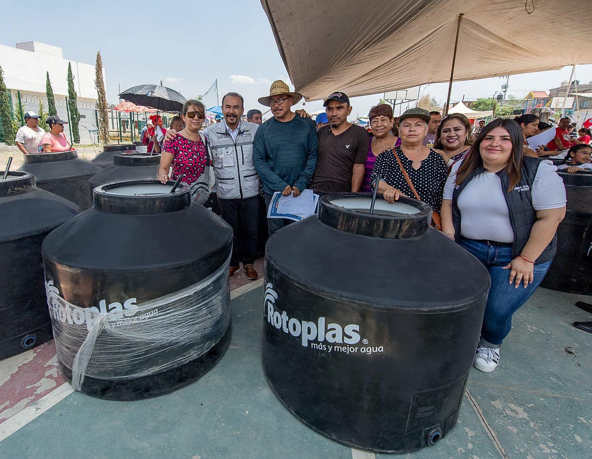 1687521651 580 Entregamos tinacos en la colonia UAM para continuar apoyando a