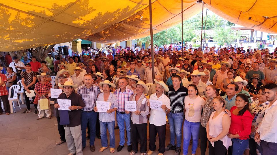 1687546446 Entregamos fertilizante a 855 familias de la region de San