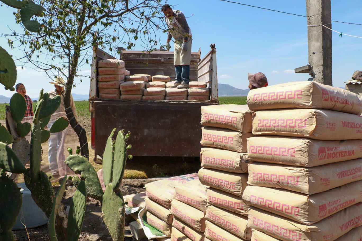 1687548601 483 El presidente municipal Abuzeid Lozano entrego material para continuar labores