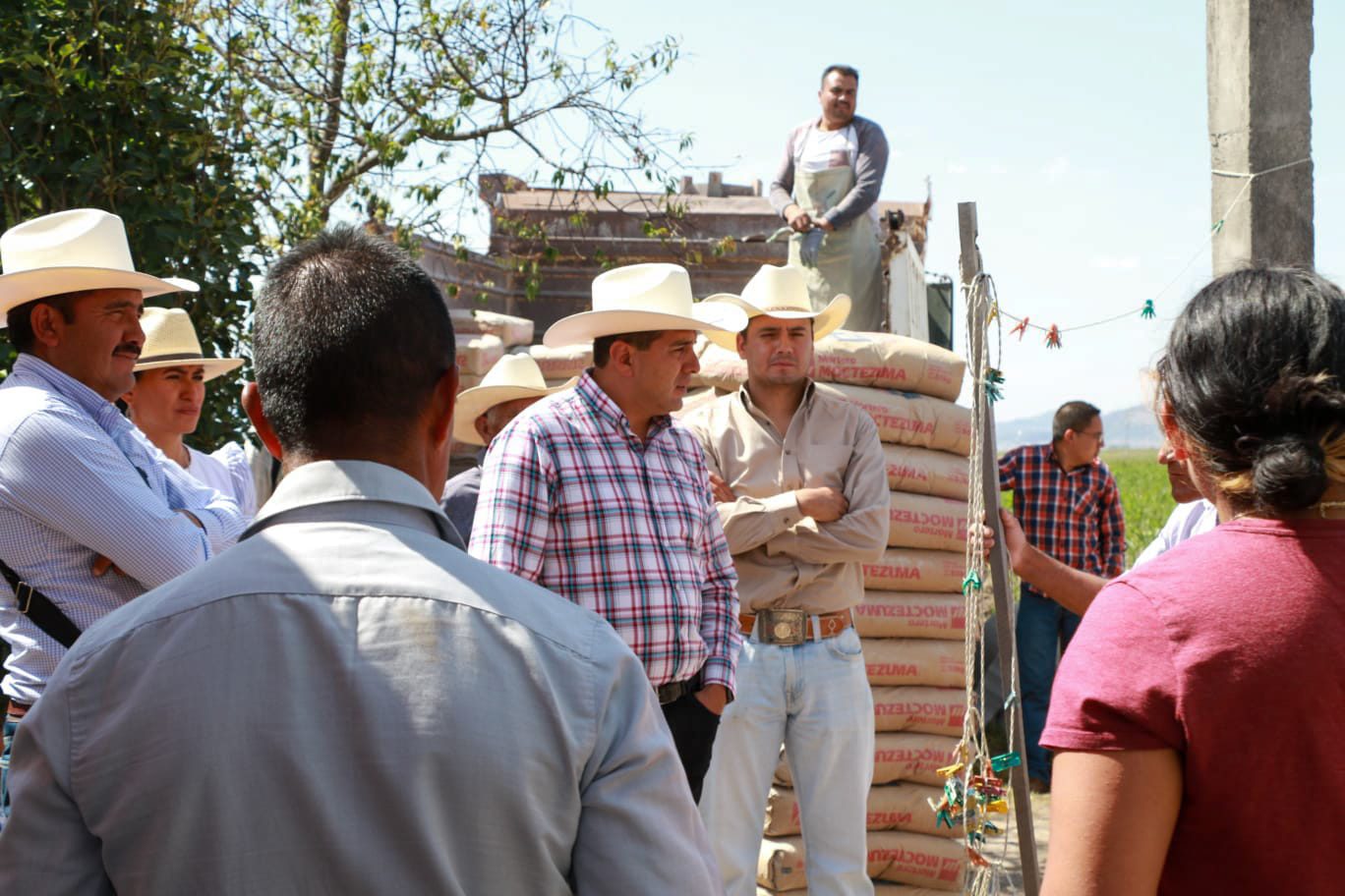 1687548650 El presidente municipal Abuzeid Lozano entrego material para continuar labores